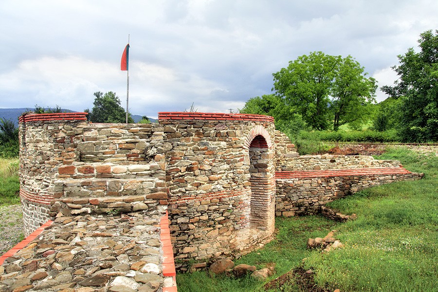 Крепостта Состра