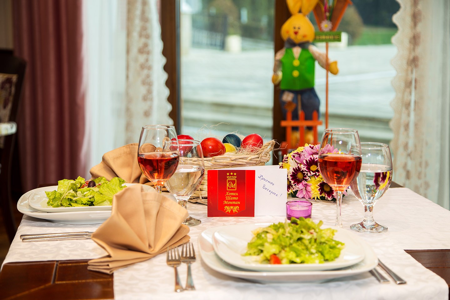 Easter  ^ in  hotel Chateau Montagne